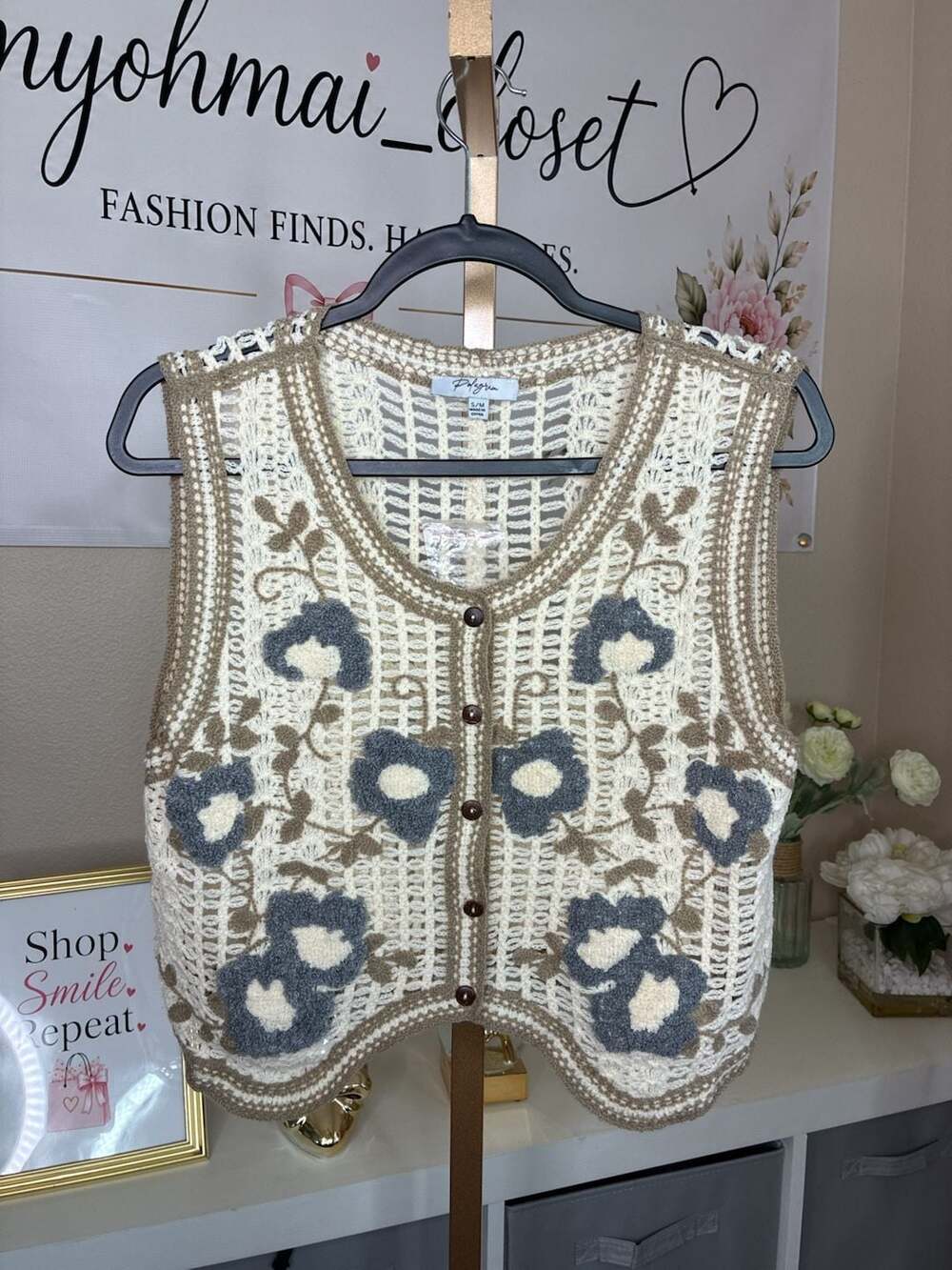 Polagram Floral Embroidered Crochet Button-Front Sweater Vest Small Medium
